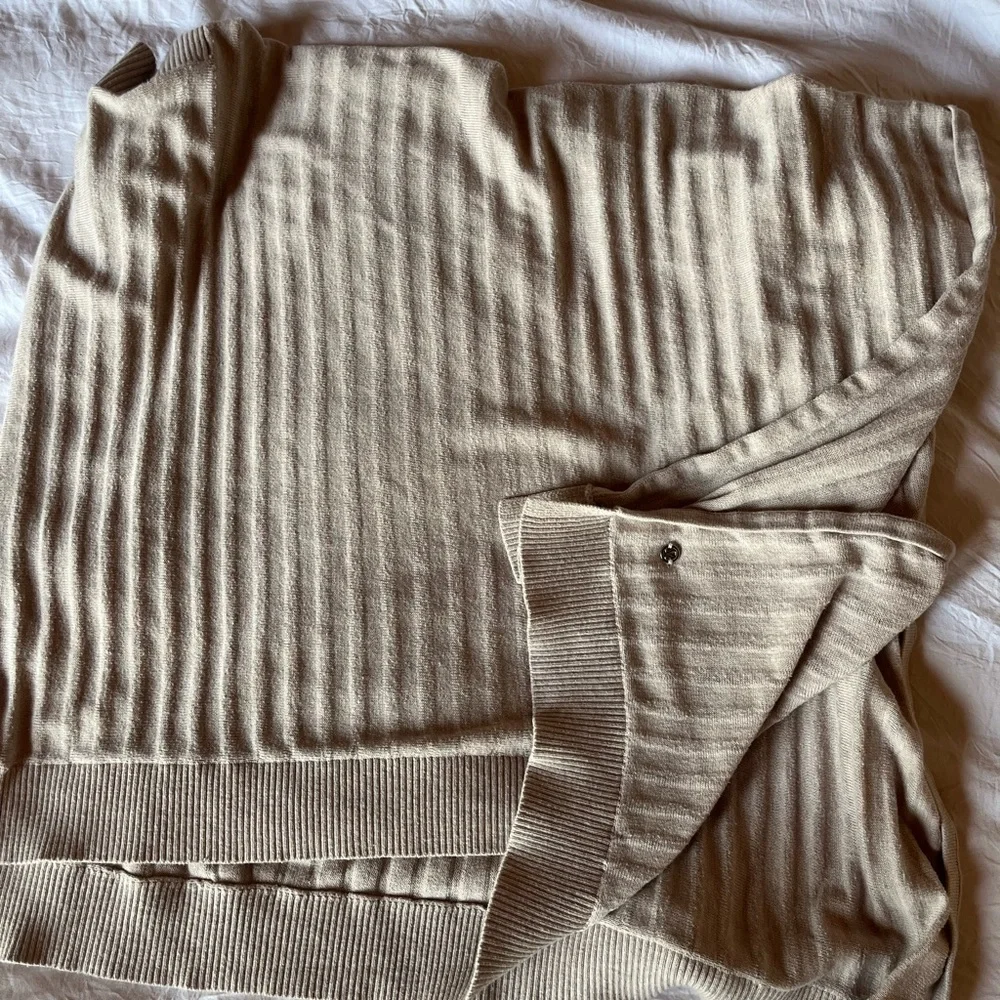 Lululemon Forward Flow Poncho - Picture 5 of 5